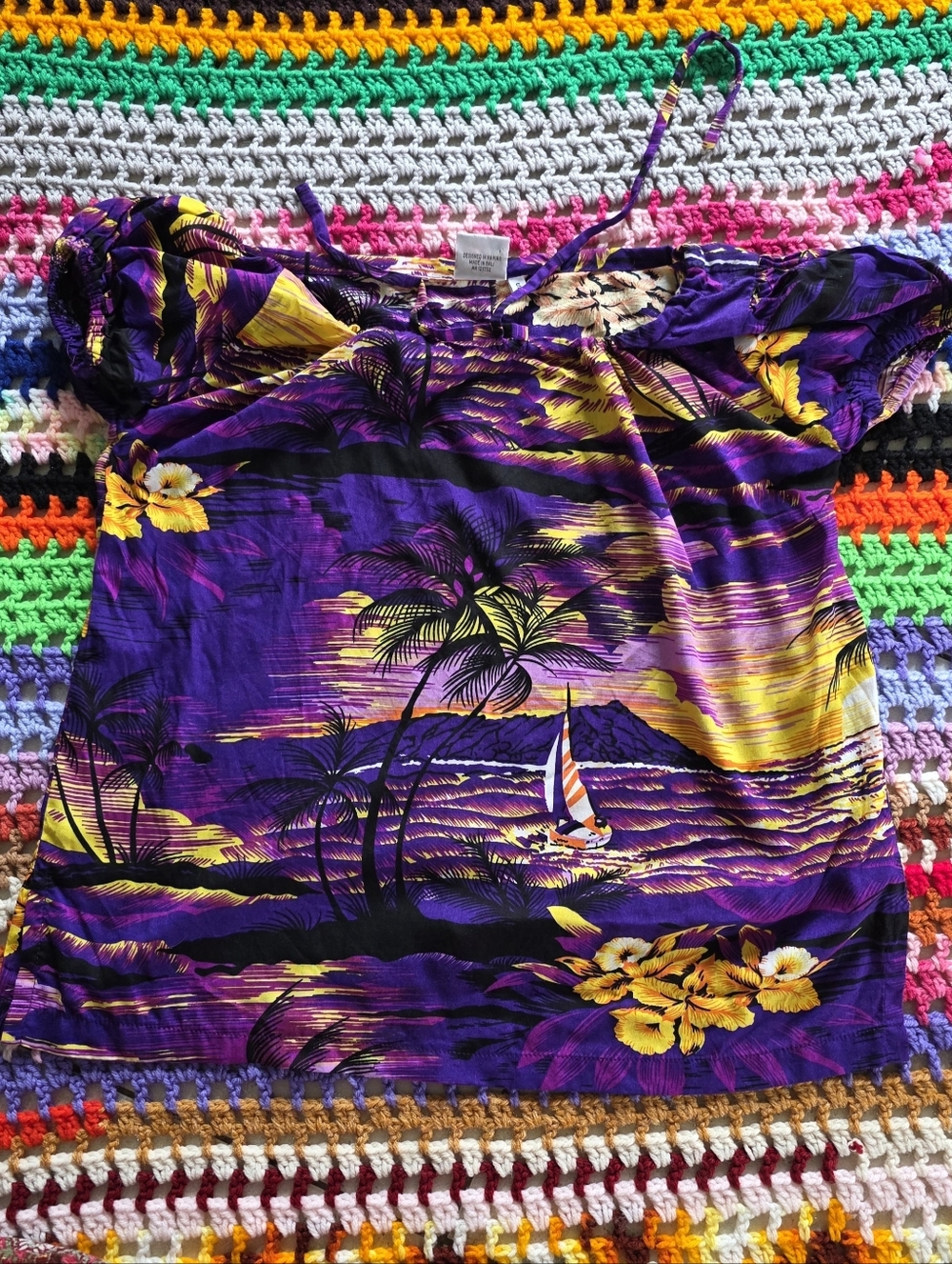 90'S VTG Hawaiian Blouse - Milk Maid Style Neckline 100%Rayon XS / S